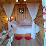 Roulotte O Reves Atypiques Kemping Bouce (Allier)