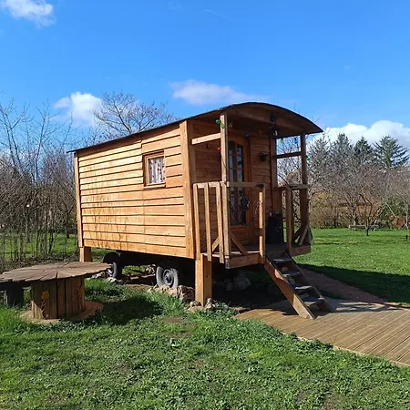 Roulotte O Reves Atypiques Campsite